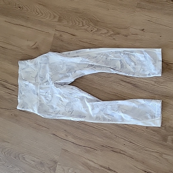 Lululemon cropped white snakeskin leggings - Picture 1 of 6